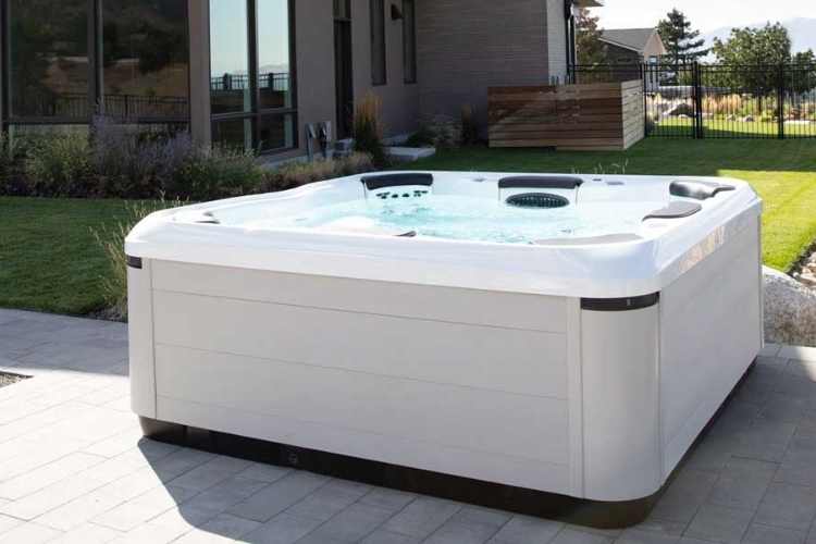 The Benefits of Hot Tubs for Muscle Recovery